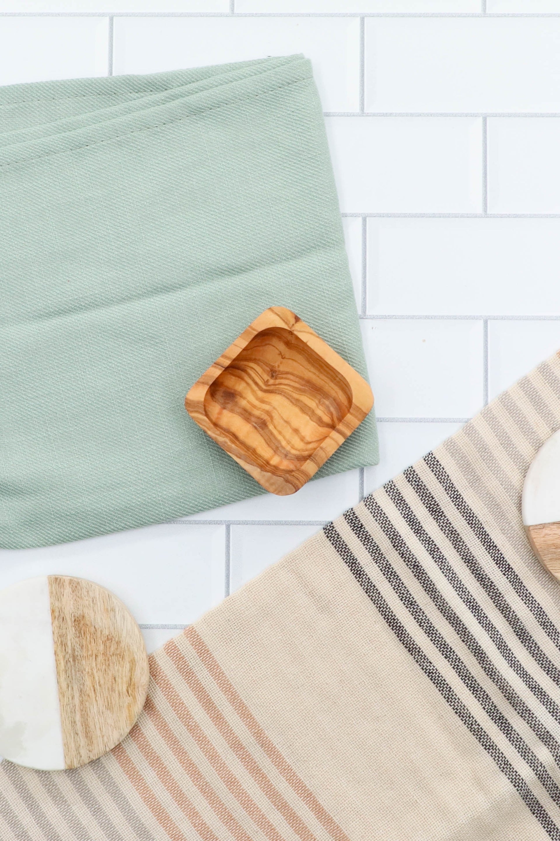 SQUARE OLIVE WOOD DIPPING DISH