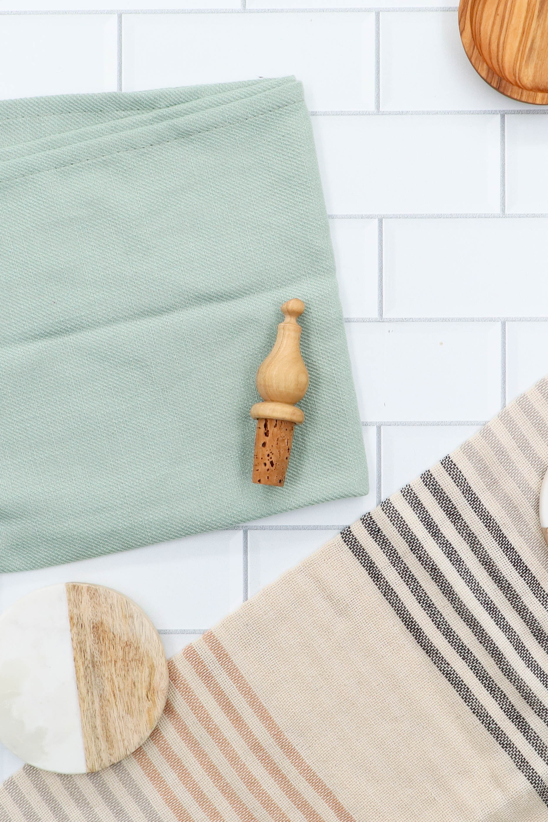 OLIVE WOOD BOTTLE STOPPER WITH CORK