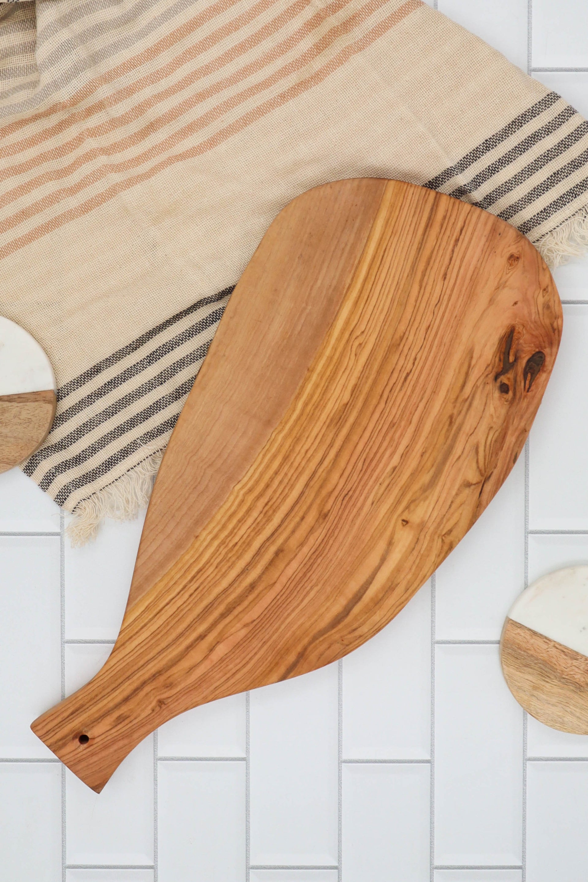 16.5" OLIVE WOOD CUTTING BOARD WITH HANDLE