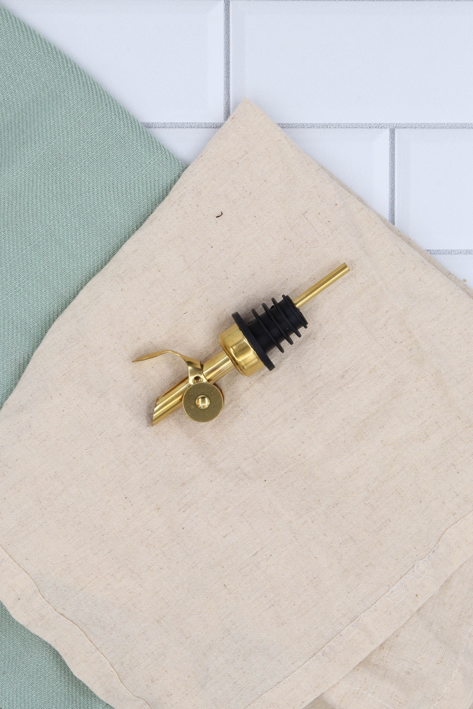 GOLD POUR SPOUT
