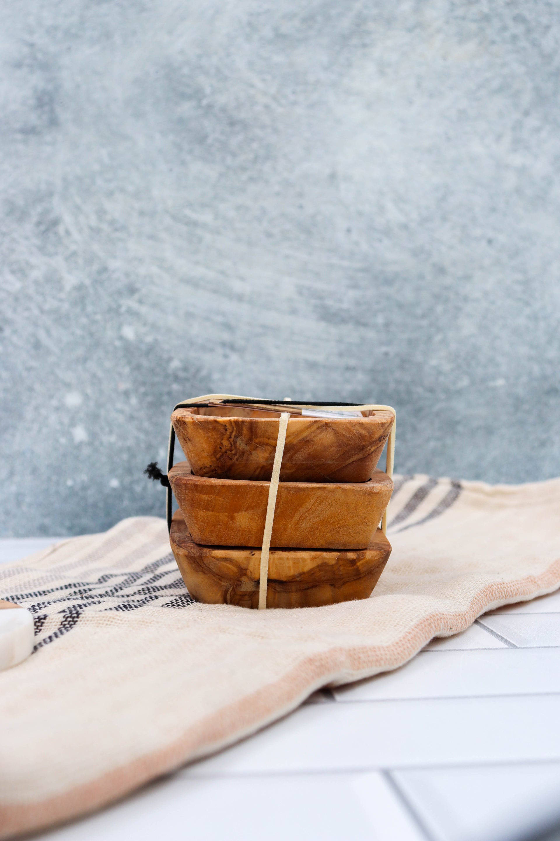 GIFT SET OF 3 SQUARE OLIVE WOOD DIPPING BOWLS