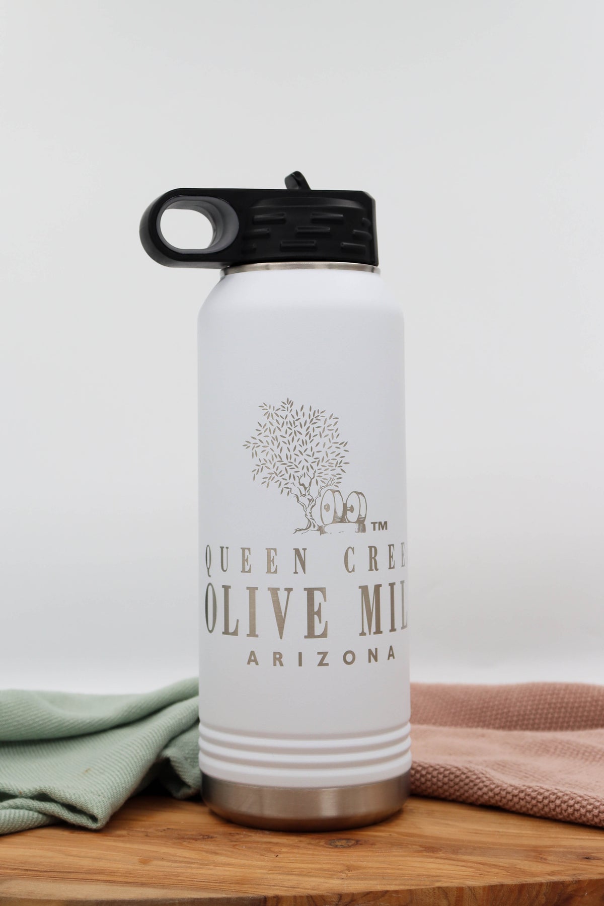 WHITE LOGO BOTTLE - 32OZ