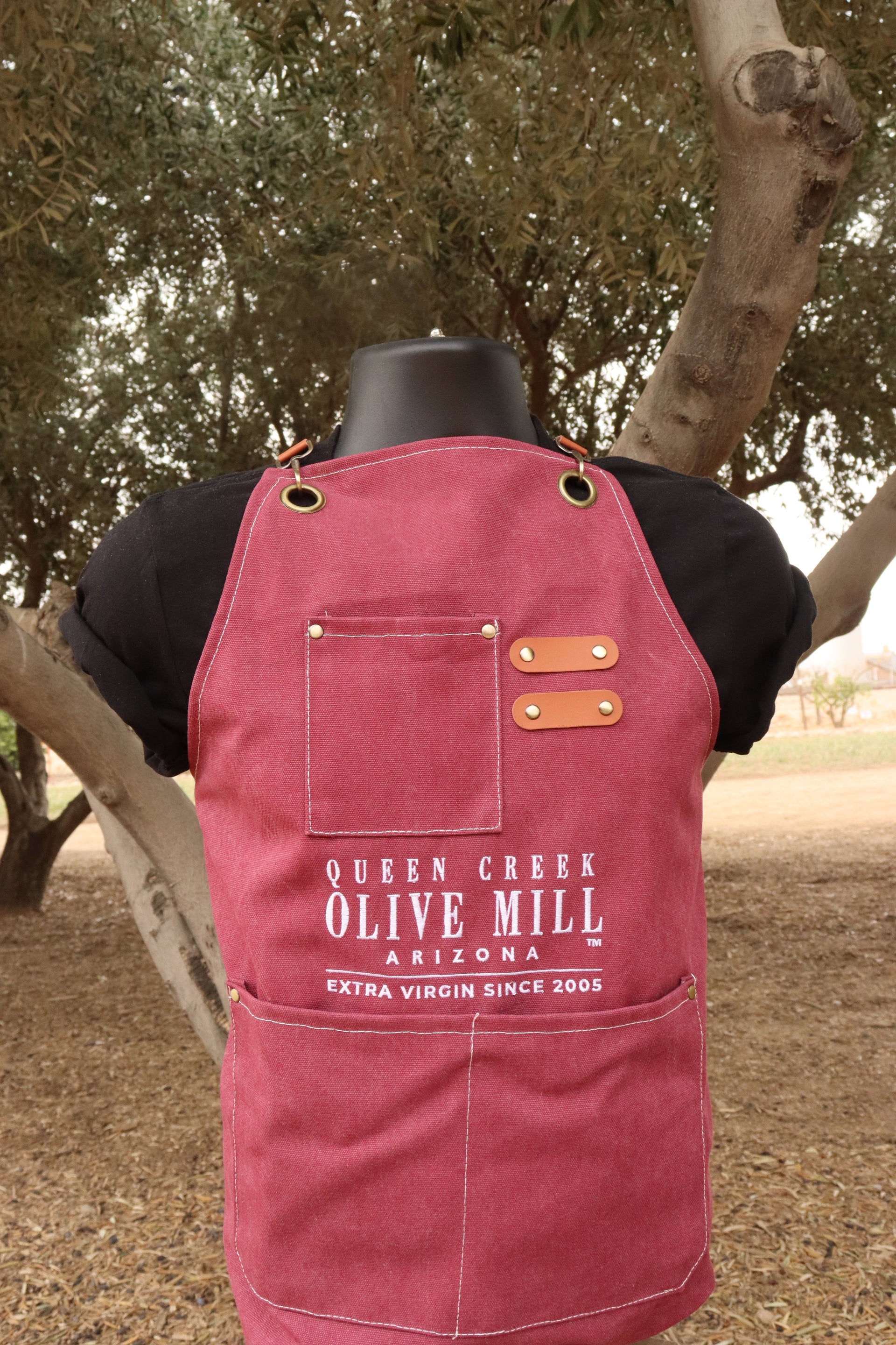 BURGUNDY QCOM LOGO EMBROIDERED APRON