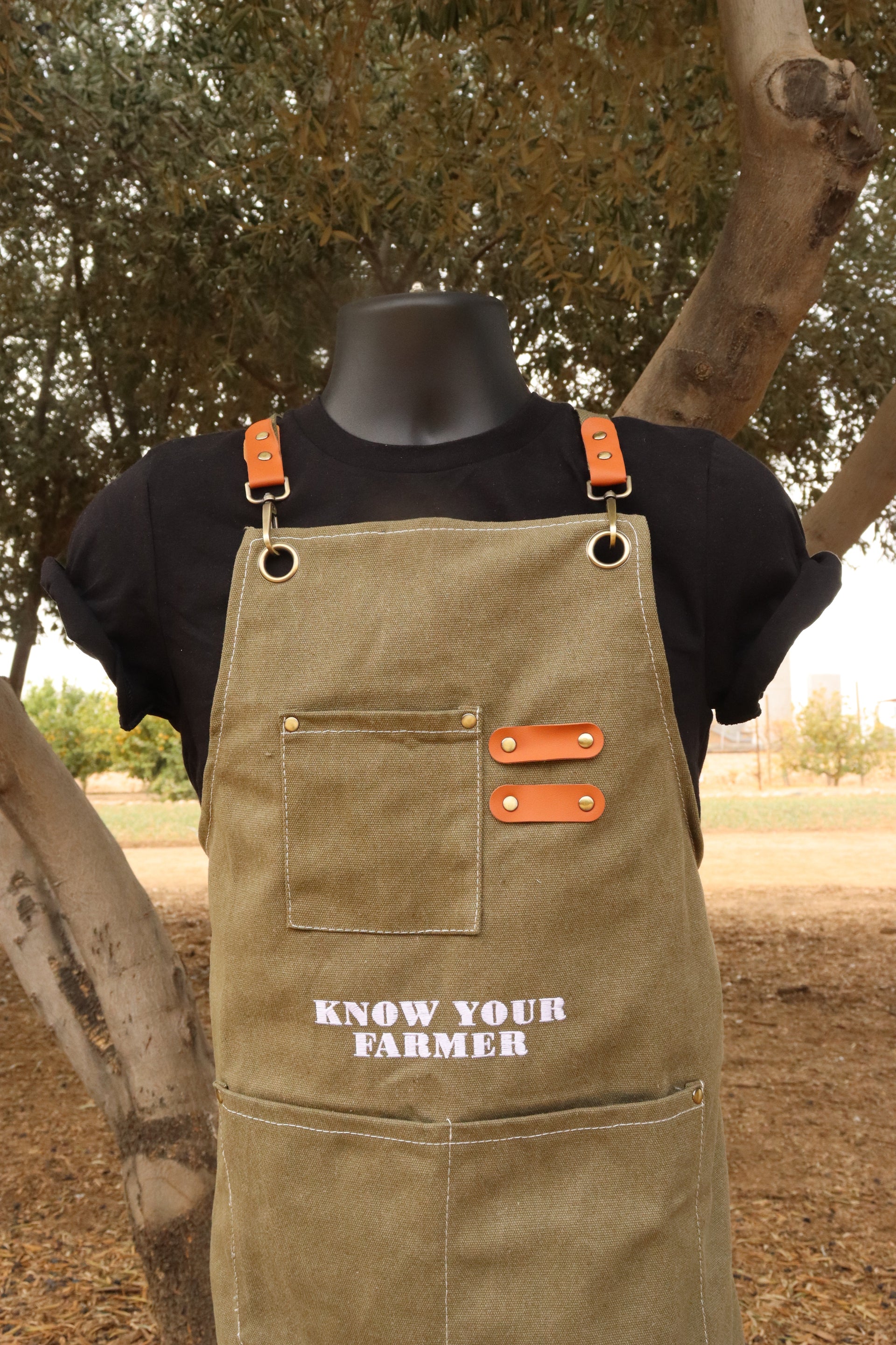 SAGE GREEN KNOW YOUR FARMER EMBROIDERED APRON