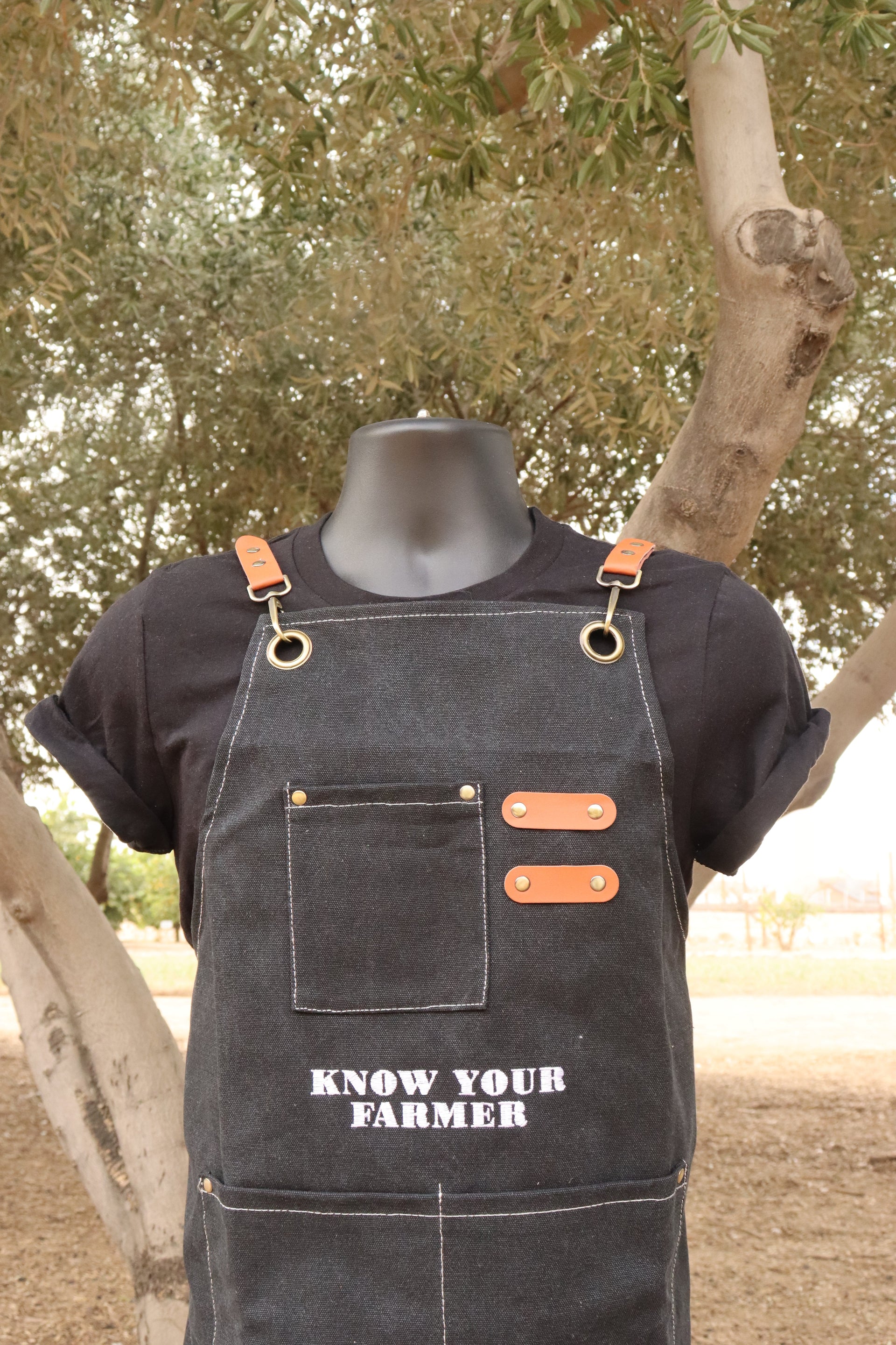 BLACK KNOW YOUR FARMER EMBROIDERED APRON