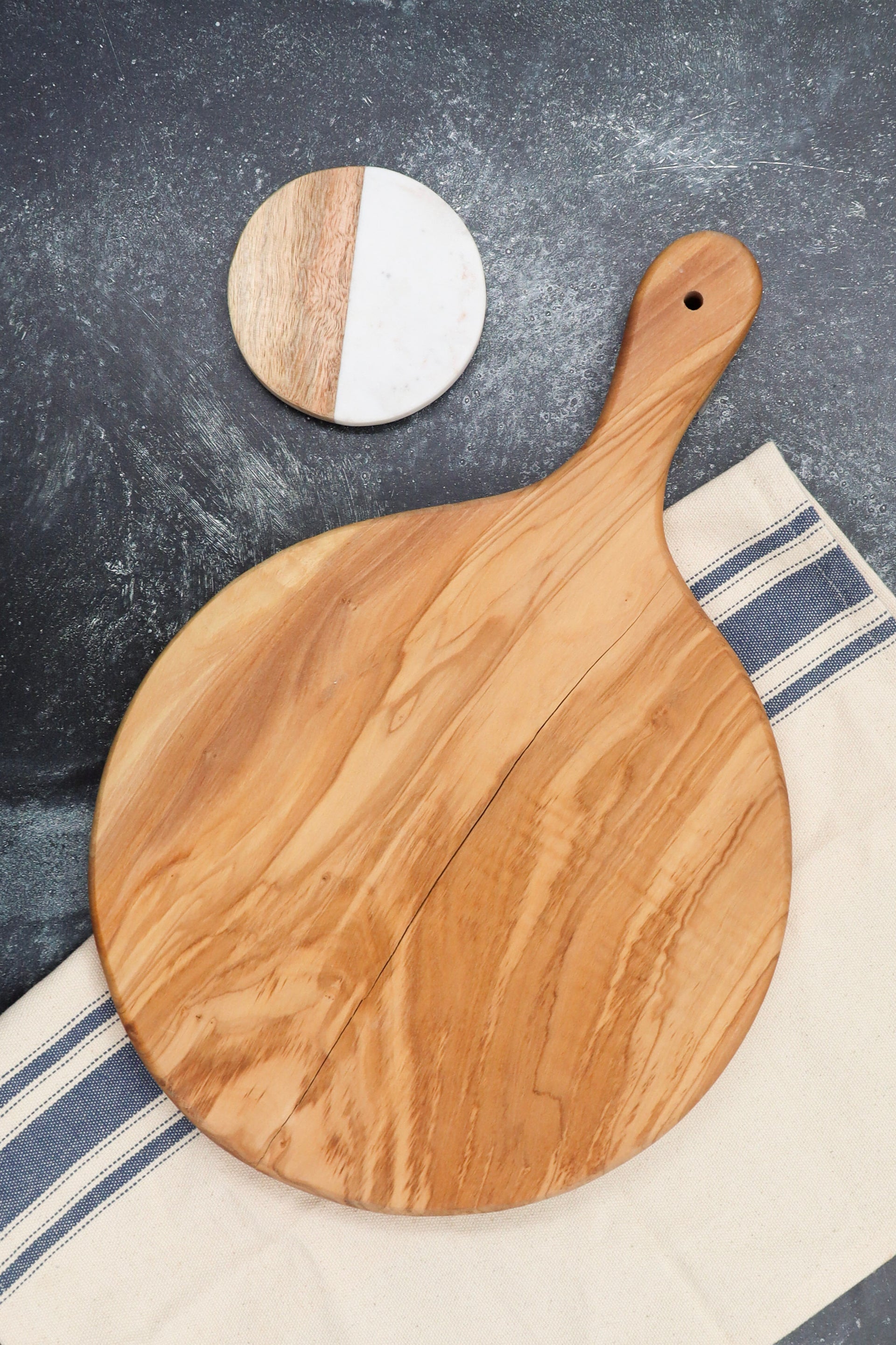 LARGE ROUND OLIVE WOOD CUTTING BOARD