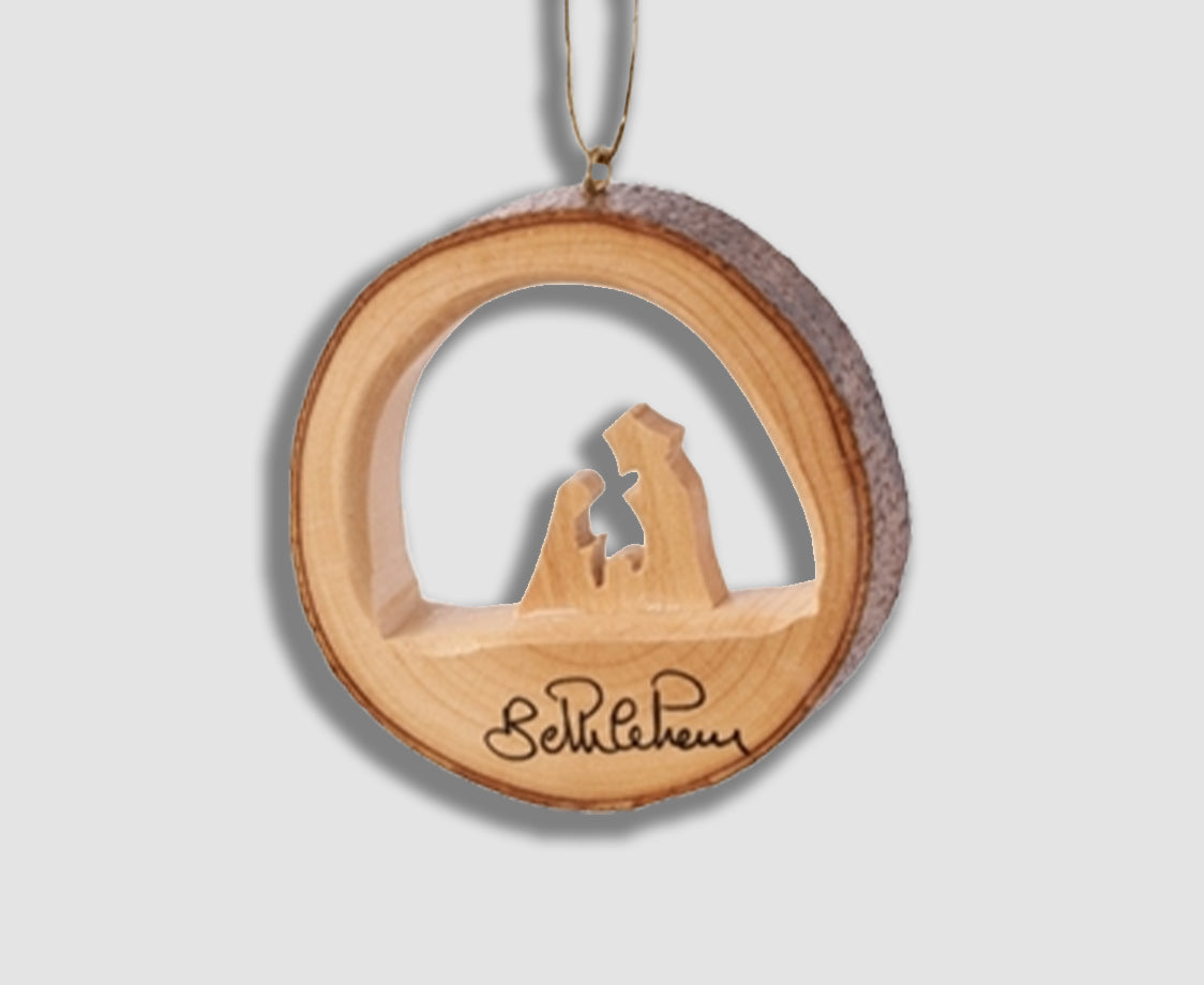 ROUND OLIVE WOOD ORNAMENT WITH HOLY FAMILY